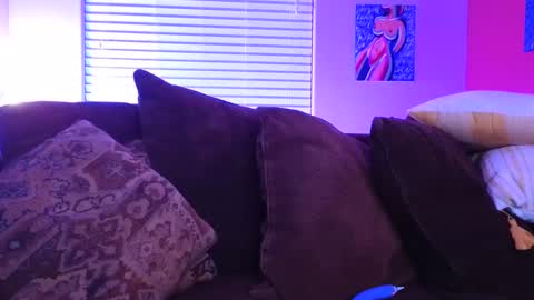 Mia online show from December 5, 5:59 am