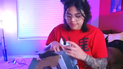 Mia online show from December 8, 11:51 pm