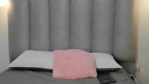 Snapshot of miacleark chatting on November 19, 8:31 pm miacleark online show from November 19, 8:31 pm