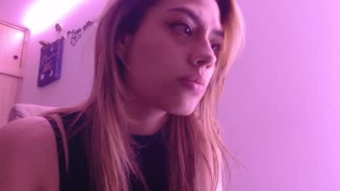 Snapshot of miacollings1 chatting on November 2, 4:04 am Miia online show from November 2, 4:04 am