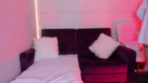 mia online show from February 5, 7:40 pm