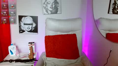 Snapshot of miad_amour chatting on October 4, 1:09 pm MiaDamour online show from October 4, 1:09 pm