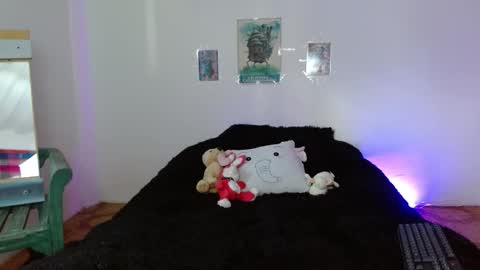 Mia david      online show from March 21, 8:01 pm