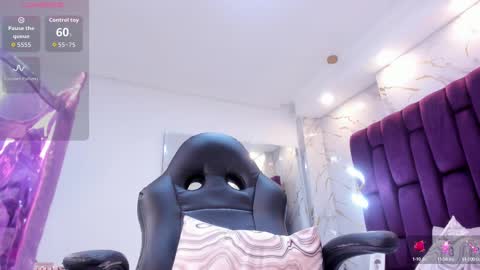 miadiamondd online show from September 20, 1:01 pm