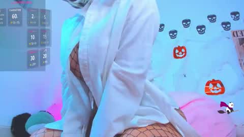 Snapshot of miaengels_ chatting on October 20, 2:12 am Mia Engels online show from October 20, 2:12 am