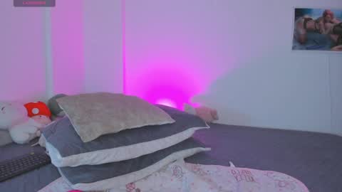 Mia Engels  online show from April 7, 2:34 am