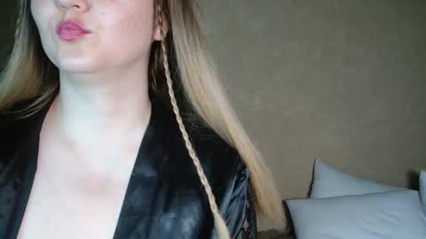 Snapshot of miafoxisja chatting on September 19, 2:07 pm MiaFoxisJa online show from September 19, 2:07 pm
