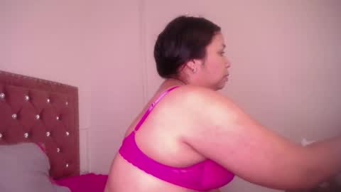 Snapshot of miafuegolatino chatting on February 17, 10:56 am mia online show from February 17, 10:56 am