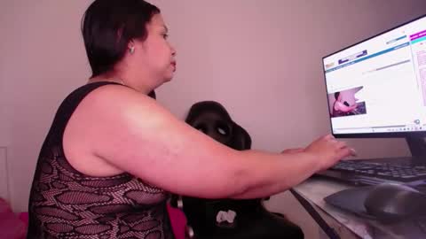 Snapshot of miafuegolatino chatting on February 18, 1:45 am mia online show from February 18, 1:45 am