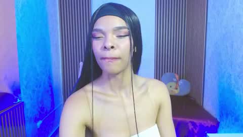 Mia online show from November 8, 6:46 am