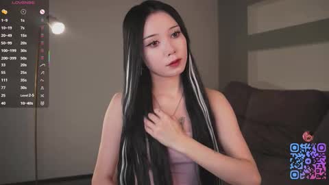 Mia online show from November 14, 12:26 pm