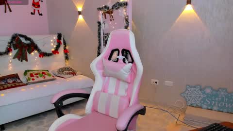 Mia Gomez online show from December 18, 1:02 pm