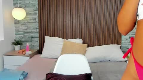 miagomezx online show from September 17, 8:10 pm