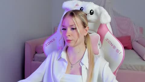 Snapshot of miagraces chatting on September 20, 5:47 pm Mia online show from September 20, 5:47 pm