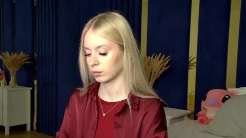 Mia online show from November 11, 6:19 pm