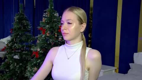 Mia online show from December 18, 5:46 am