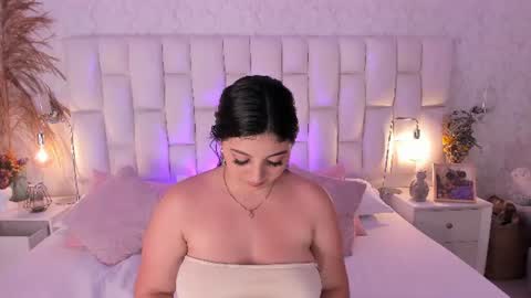 Snapshot of miagreys_ chatting on June 23, 8:29 pm mia greys online show from June 23, 8:29 pm