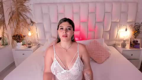 Snapshot of miagreys_ chatting on July 5, 8:49 pm mia greys online show from July 5, 8:49 pm