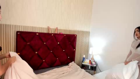 Miah and Bella online show from October 17, 8:00 pm