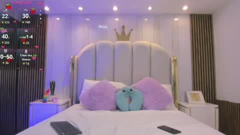 Mia online show from May 21, 11:39 am