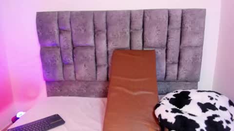 miah new independent model acount online show from November 15, 1:25 am