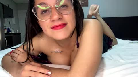 Snapshot of miahale chatting on December 21, 3:25 am Ms Mia Owner Of Your Mind online show from December 21, 3:25 am