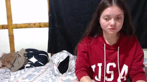 Snapshot of miahells chatting on October 14, 3:18 am Mia Sam online show from October 14, 3:18 am