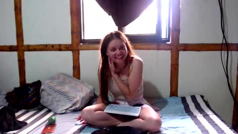 Snapshot of miahells chatting on October 20, 4:40 pm Mia Sam online show from October 20, 4:40 pm