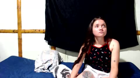 Snapshot of miahells chatting on October 24, 1:13 am Mia Sam online show from October 24, 1:13 am