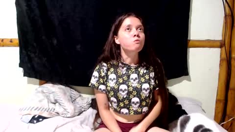 Snapshot of miahells chatting on November 17, 3:34 am Mia Sam online show from November 17, 3:34 am