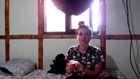 Snapshot of miahells chatting on December 18, 6:58 pm Mia Sam online show from December 18, 6:58 pm