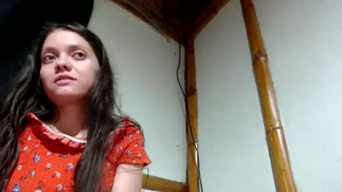 Snapshot of miahells chatting on May 6, 5:35 am Mia Sam online show from May 6, 5:35 am