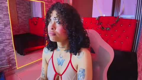 Snapshot of miahernadez303av chatting on November 4, 3:16 am MIA VELEZ online show from November 4, 3:16 am