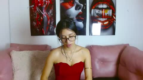 miahotcs online show from March 3, 7:20 pm