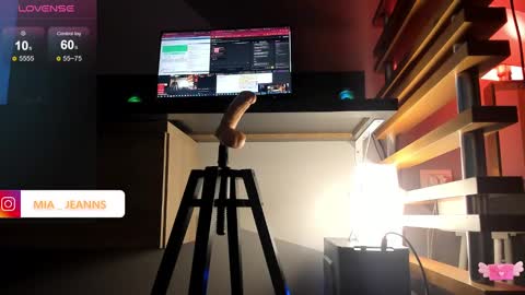 Snapshot of miajeans chatting on January 29, 10:11 pm Mia online show from January 29, 10:11 pm