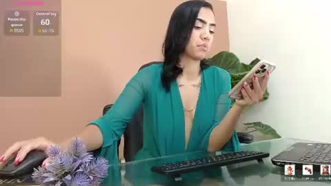 Snapshot of miakarsson chatting on August 1, 5:23 pm Mia online show from August 1, 5:23 pm