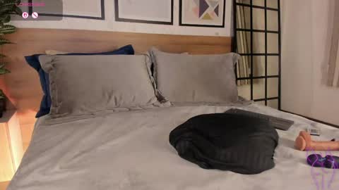 Mia  online show from March 21, 8:19 am