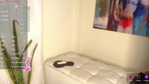 Snapshot of miakeys_ chatting on December 3, 6:49 pm online show from December 3, 6:49 pm