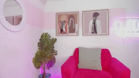 Mia Khalifa online show from December 21, 3:35 am