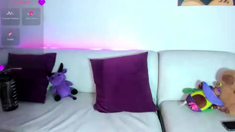 Snapshot of miakush_ chatting on February 12, 12:05 am Mia online show from February 12, 12:05 am