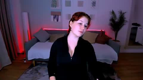 mialacrice online show from June 18, 6:45 pm