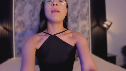 Snapshot of mialarouse chatting on March 2, 8:26 pm Mia Larouse online show from March 2, 8:26 pm