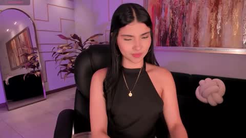 Call me Mia  online show from December 19, 7:43 pm