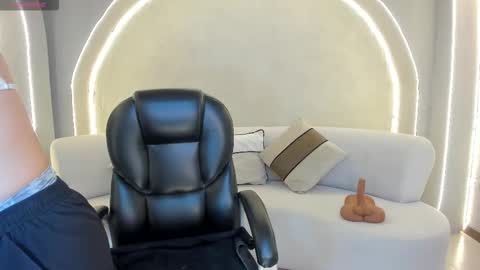 Call me Mia  online show from February 26, 7:46 pm