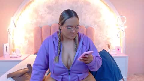 Mia online show from January 14, 5:02 am