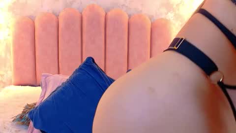 Mia online show from March 6, 4:09 am