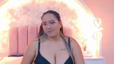 Mia online show from March 13, 3:35 am