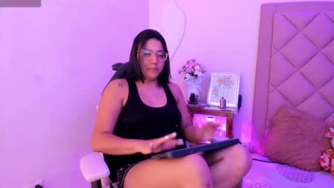 Mia  online show from October 15, 5:29 am