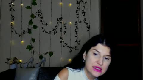 Snapshot of miamilff_sugar chatting on February 8, 12:19 pm Alianna online show from February 8, 12:19 pm