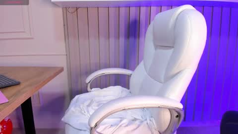 Mia  online show from February 26, 3:53 am